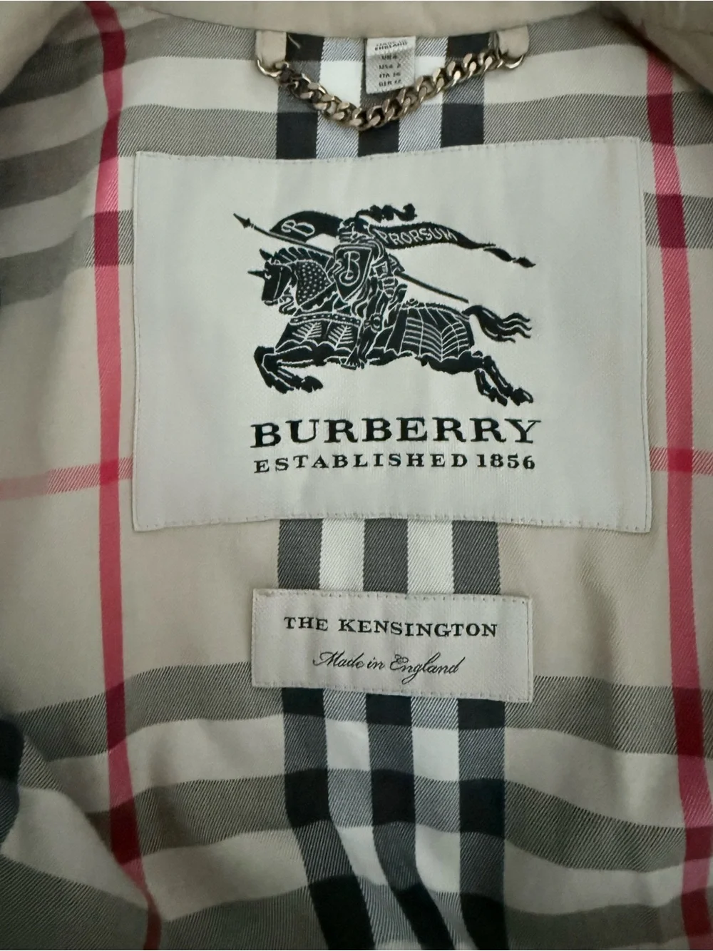 Burberry Beige and Black Nova Check Label Close-Up with Gold Chain Detail - Picture 16 of 16